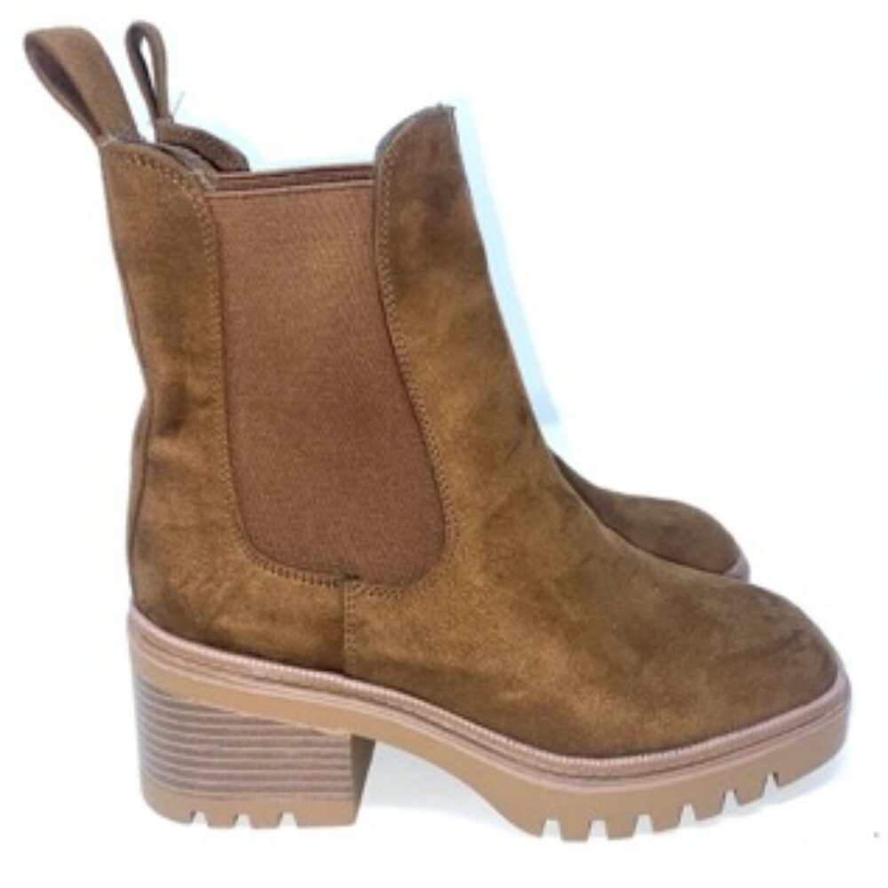 Bamboo Affirm-01 Faux Suede Chelsea Women's Boot Brown Size 6